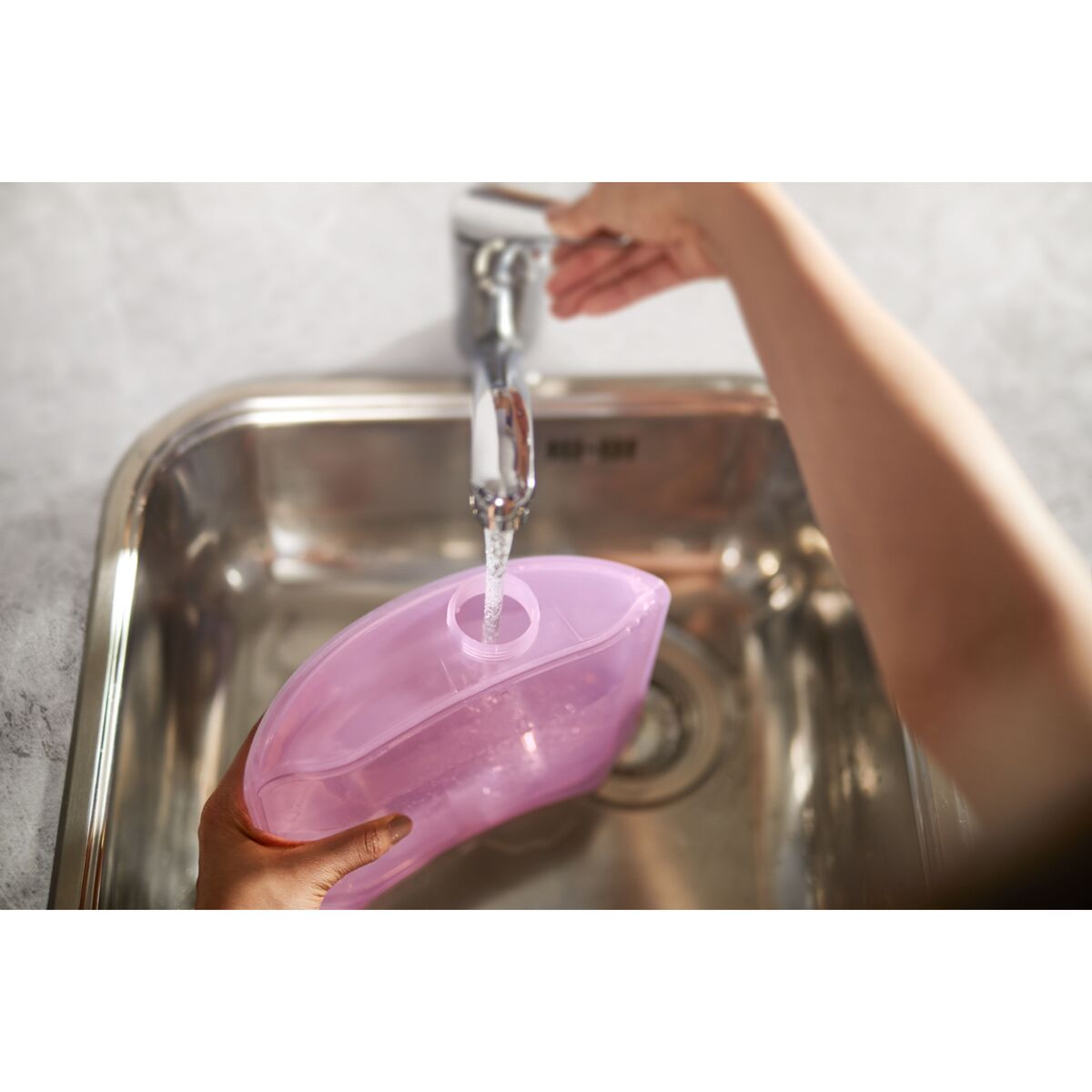 Philips 1800W Garment Steamer White and Pink 1.4 Liter GC485/46 Irons